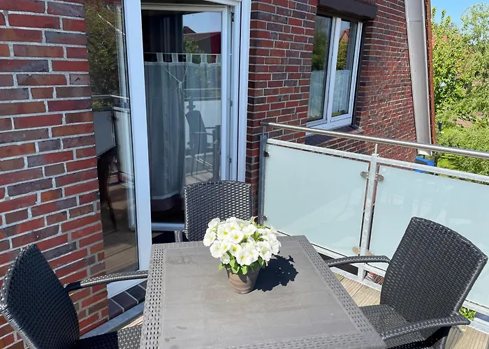 Helle Balkonwohnung Spiekeroog Apartman Hooksiel